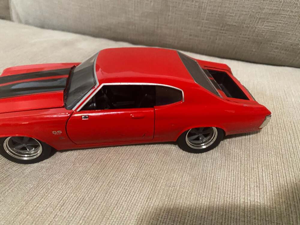 Vintage 1970 Chevrolet Chevelle SS 396 Diecast Model Car 1:24 Scale 8” long trun